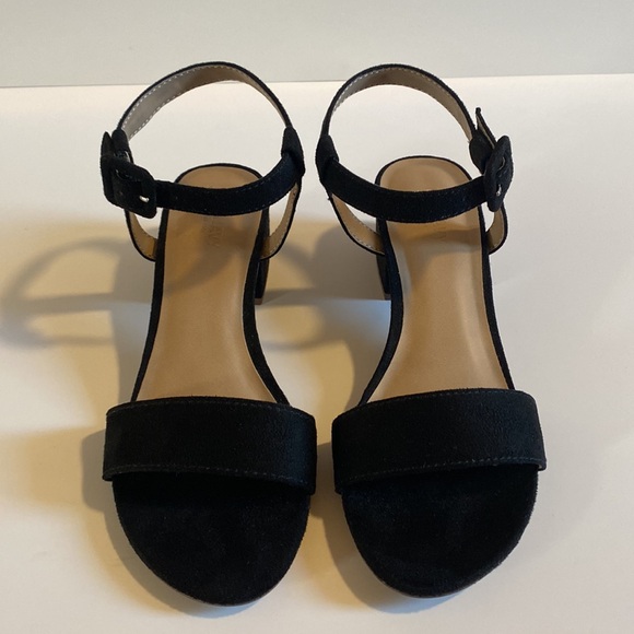 ✨BRAND NEW✨ OLD NAVY BLACK FAUX SUEDE SANDALS WITH SHORT HEEL - Picture 3 of 11